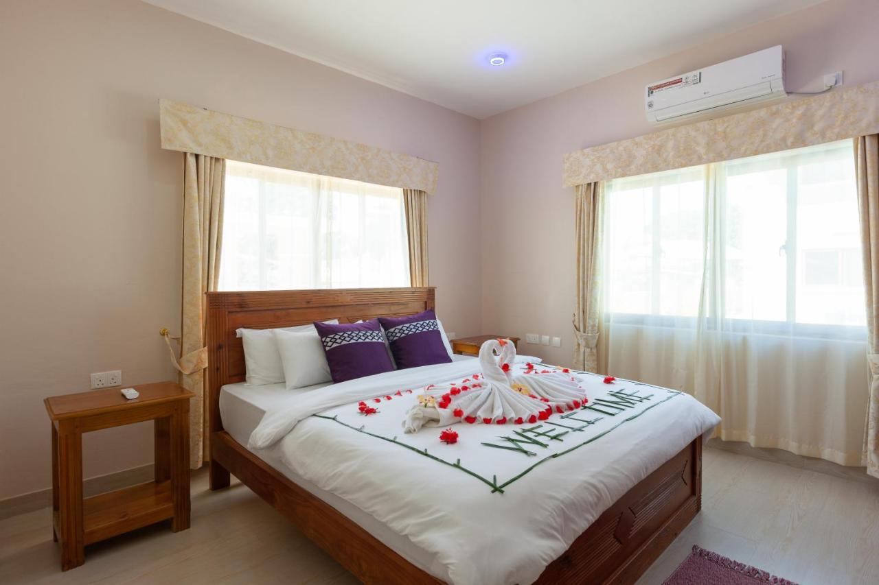 Stone Self Catering Apartment Grand Anse  Bagian luar foto