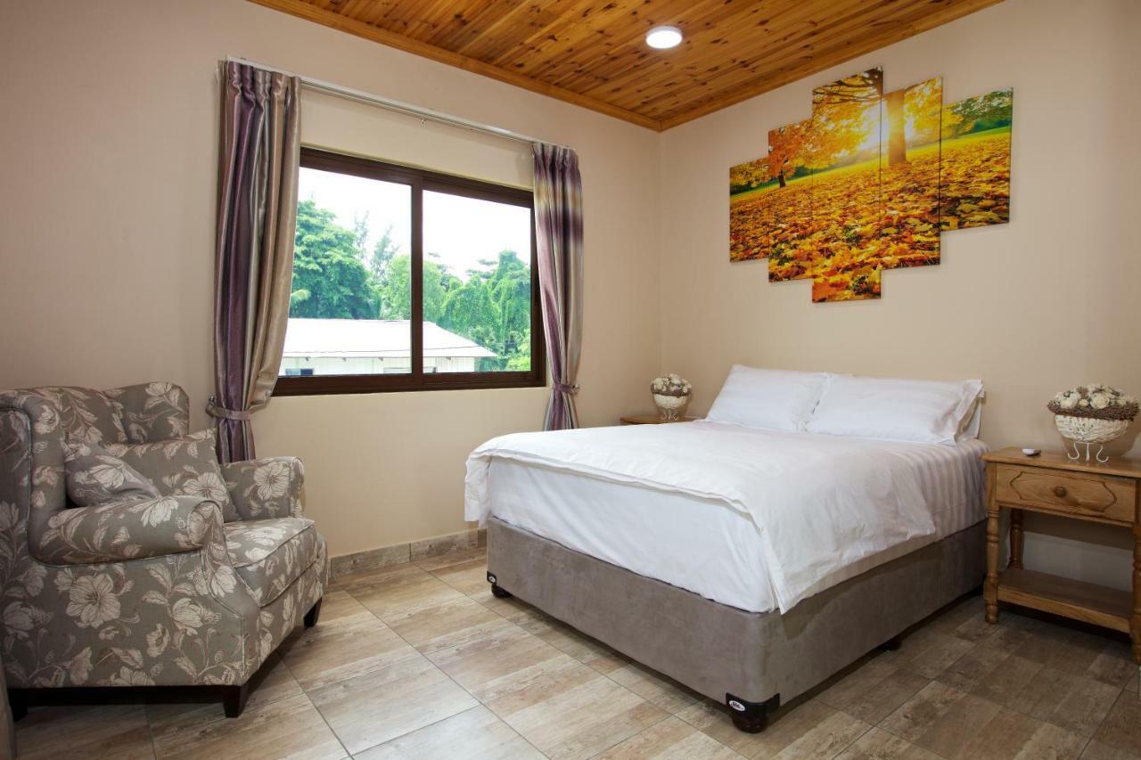 Stone Self Catering Apartment Grand Anse  Bagian luar foto