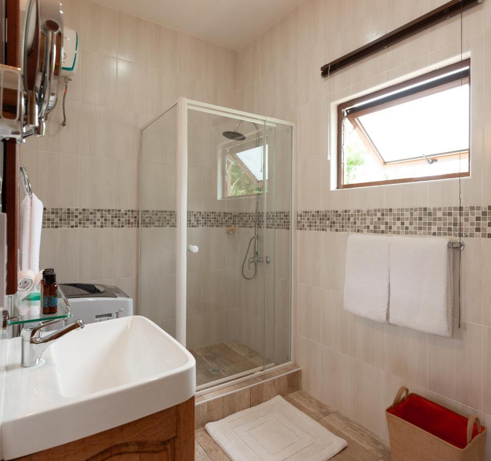 Stone Self Catering Apartment Grand Anse  Bagian luar foto